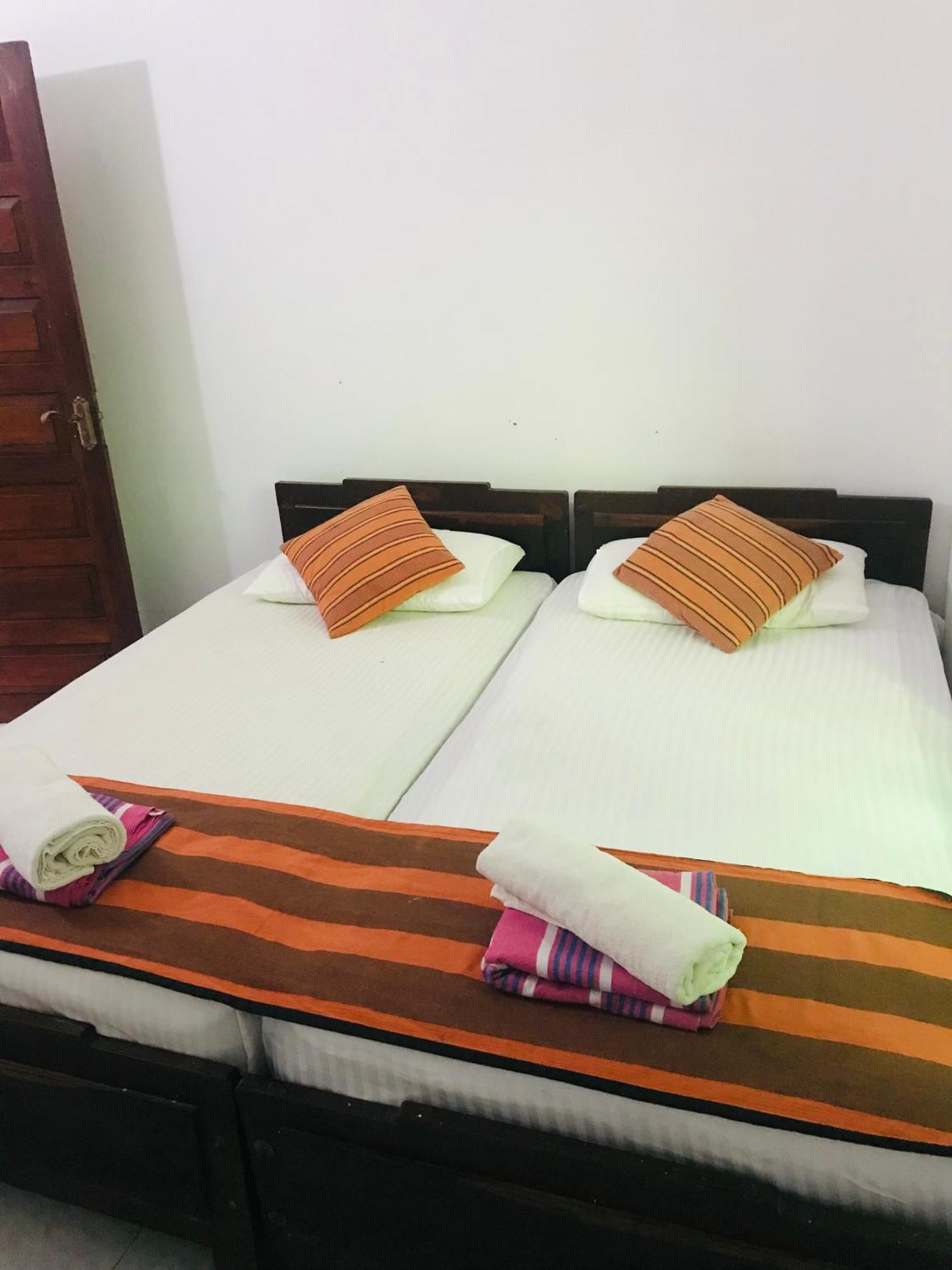 Hotel Sujatha Tourist Rest Dambulla Exterior foto
