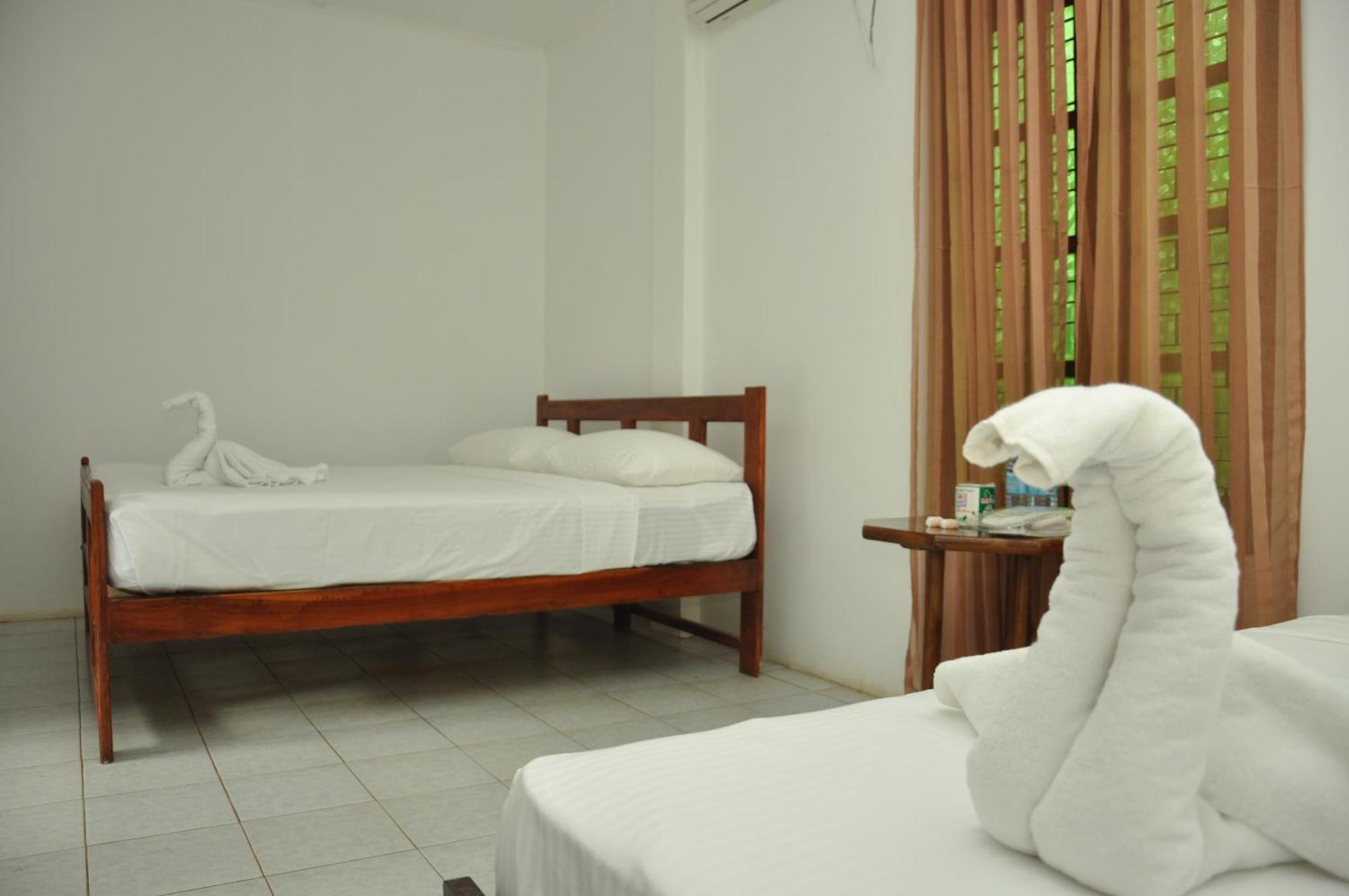 Hotel Sujatha Tourist Rest Dambulla Habitación foto