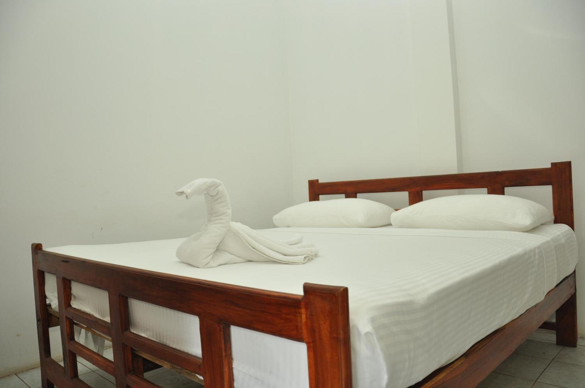 Hotel Sujatha Tourist Rest Dambulla Habitación foto