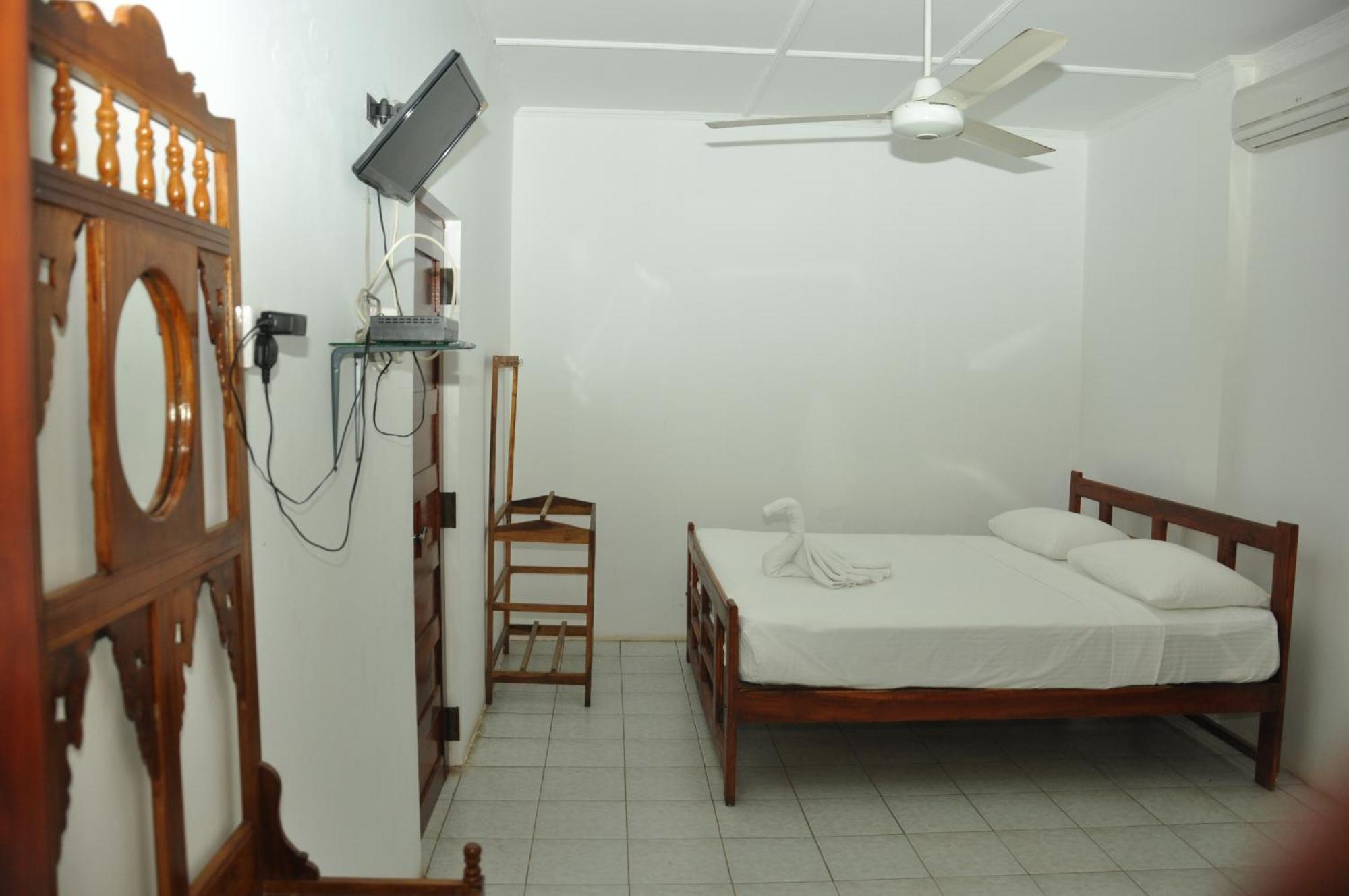 Hotel Sujatha Tourist Rest Dambulla Habitación foto