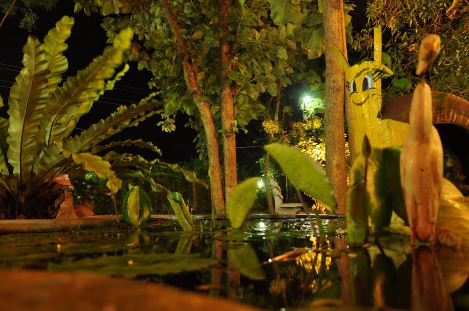 Hotel Sujatha Tourist Rest Dambulla Exterior foto