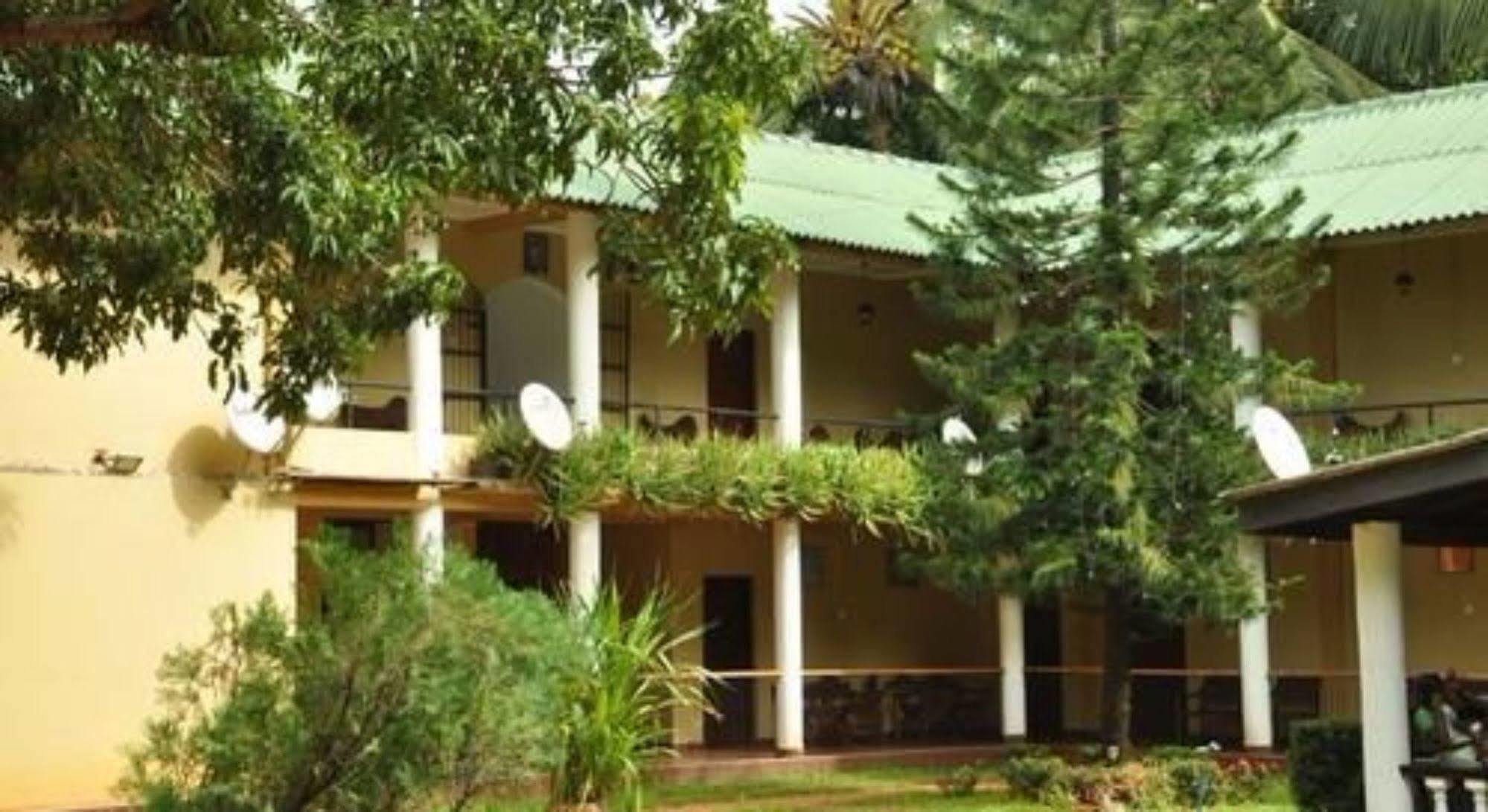 Hotel Sujatha Tourist Rest Dambulla Exterior foto