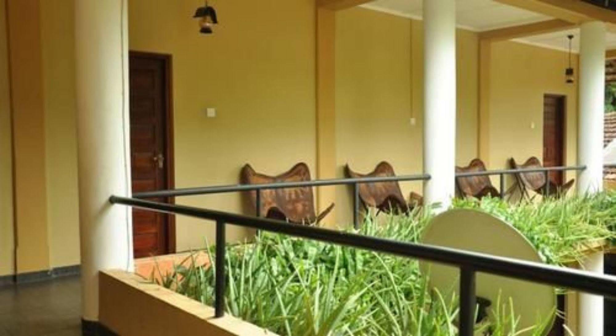 Hotel Sujatha Tourist Rest Dambulla Exterior foto